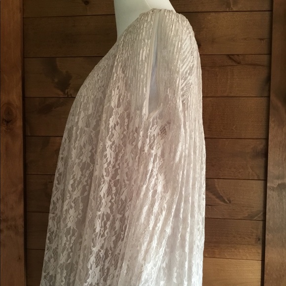 Lauren Conrad Cold Shoulder Lace Top, Sz M - Picture 3 of 4